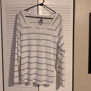 BNWT Volcom long sleeve henley